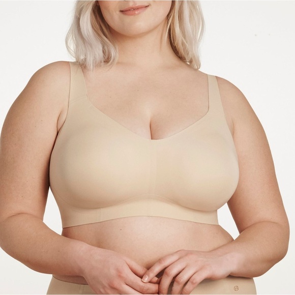 Evelyn & Bobbie NWT Wireless The Beyond Bra